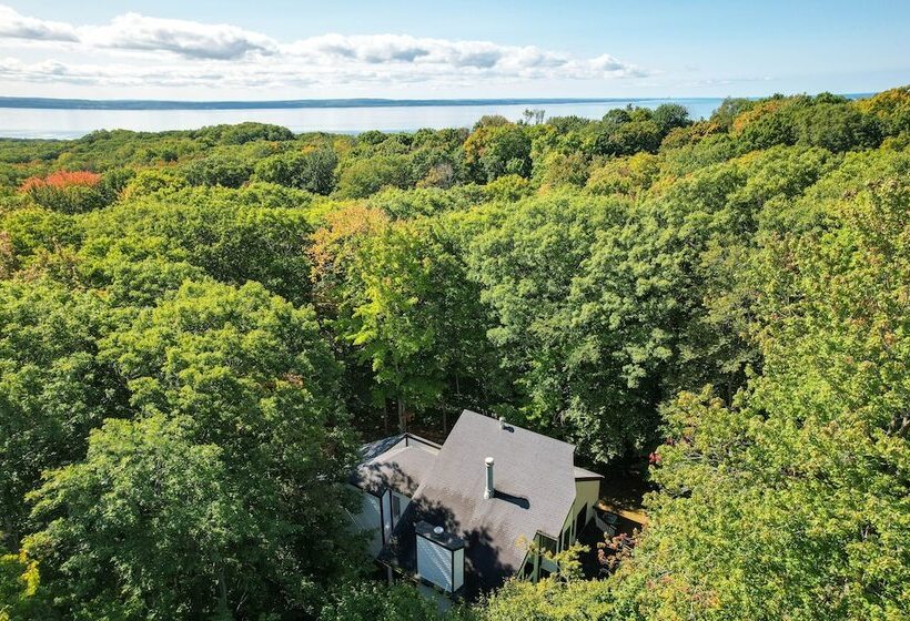 Near Ski Resorts: Harbor Springs Home W/ Fire Pit!