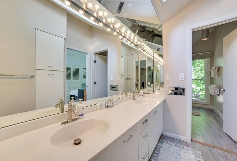 Near Ski Resorts: Harbor Springs Home W/ Fire Pit!