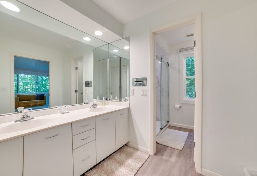 Near Ski Resorts: Harbor Springs Home W/ Fire Pit!