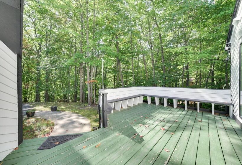 Near Ski Resorts: Harbor Springs Home W/ Fire Pit!