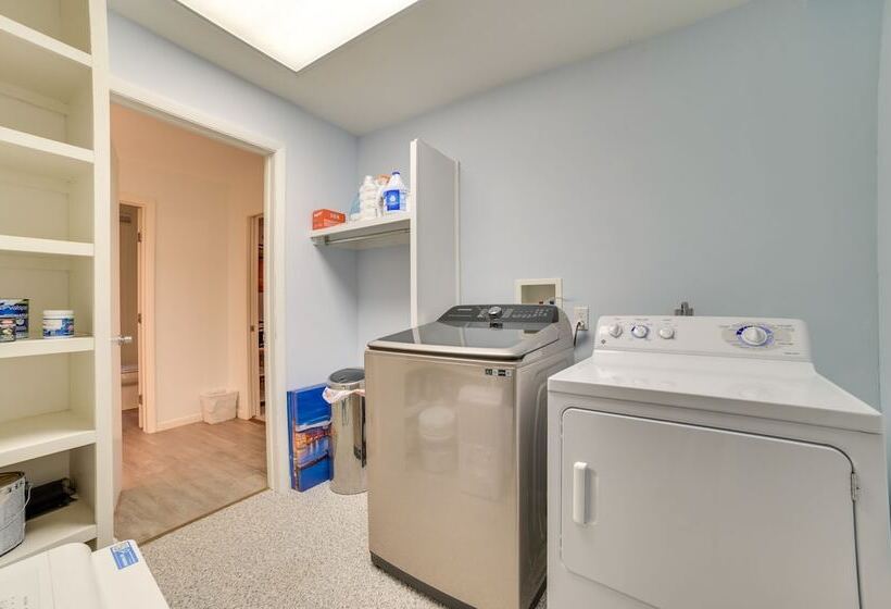 Near Ski Resorts: Harbor Springs Home W/ Fire Pit!