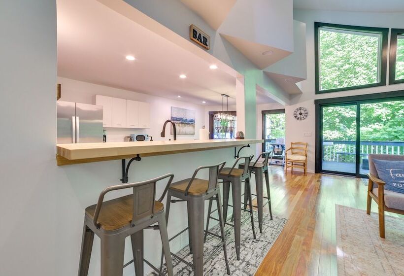 Near Ski Resorts: Harbor Springs Home W/ Fire Pit!