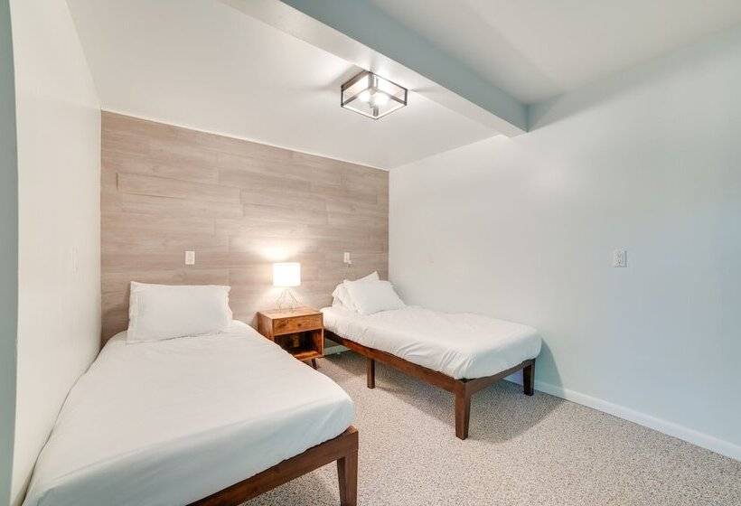 Near Ski Resorts: Harbor Springs Home W/ Fire Pit!