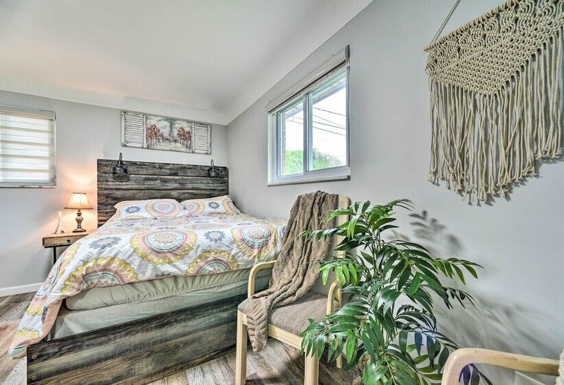 Dearborn Heights Home ~ 16 Mi To Downtown Detroit!