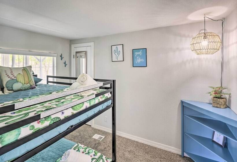 Updated Escape W/ Game Room 1 Block To River!