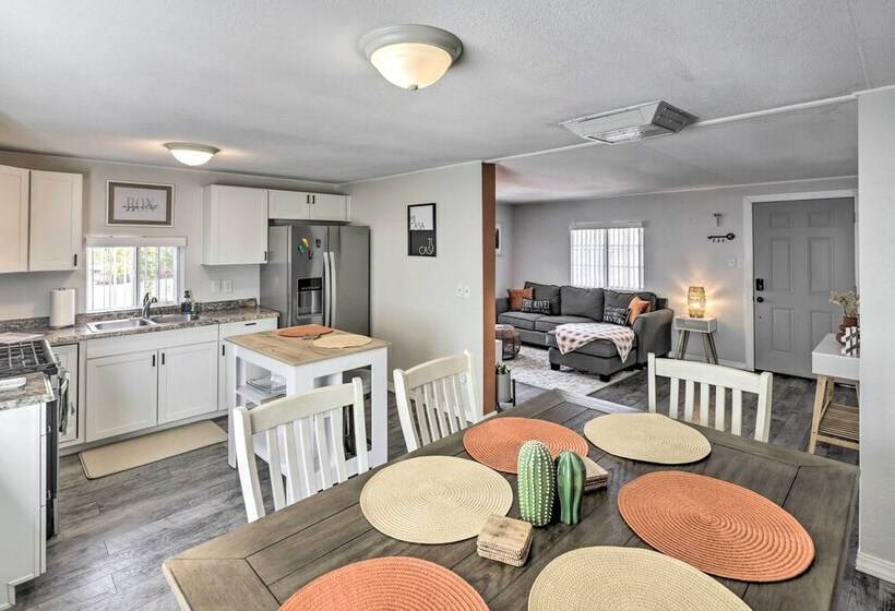 Updated Escape W/ Game Room 1 Block To River!