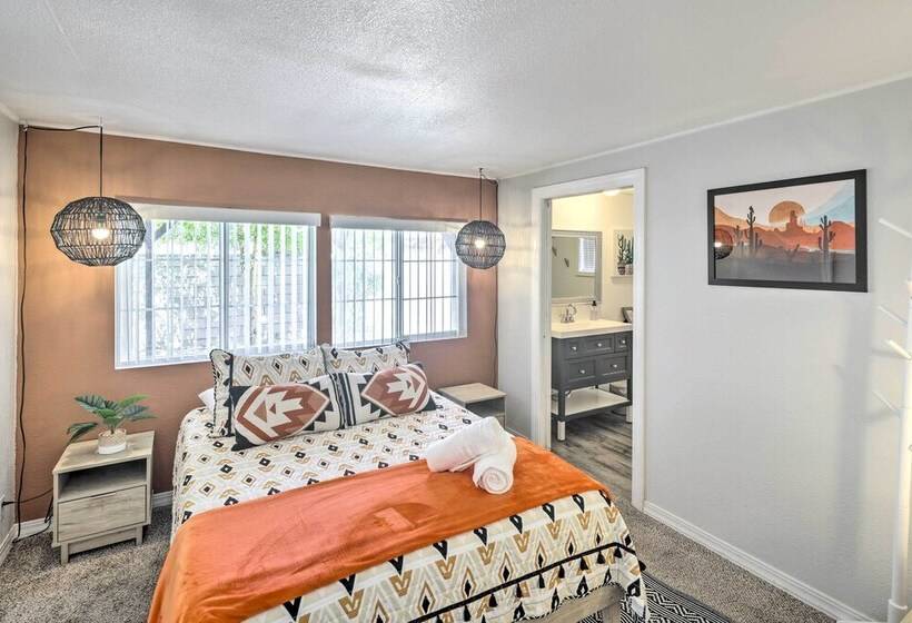 Updated Escape W/ Game Room 1 Block To River!