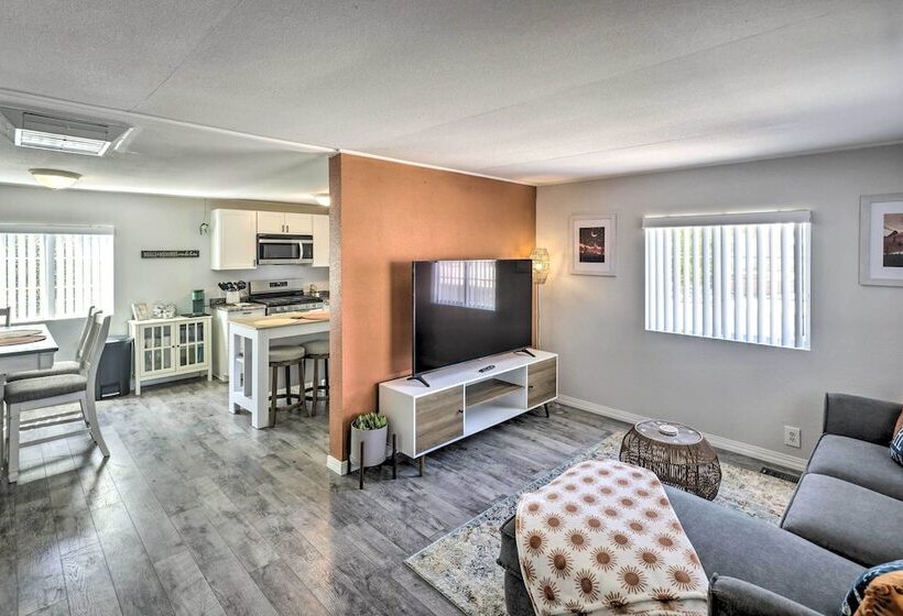 Updated Escape W/ Game Room 1 Block To River!