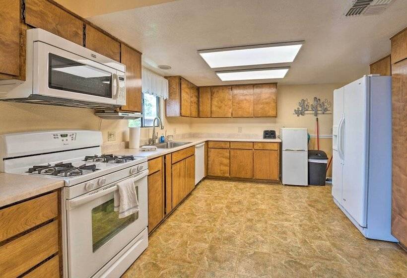 Updated Family Home   2 Blocks To Colorado River!