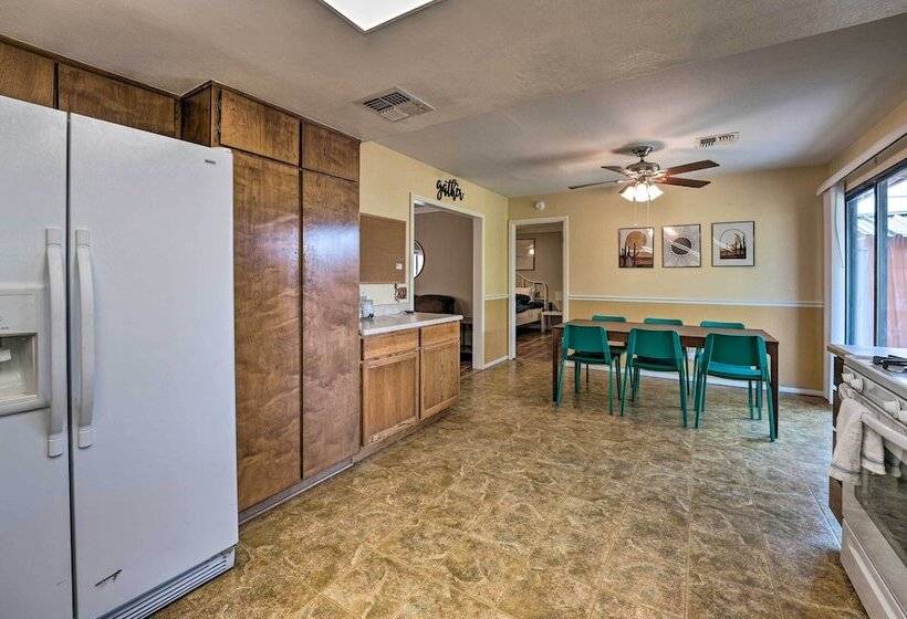 Updated Family Home   2 Blocks To Colorado River!