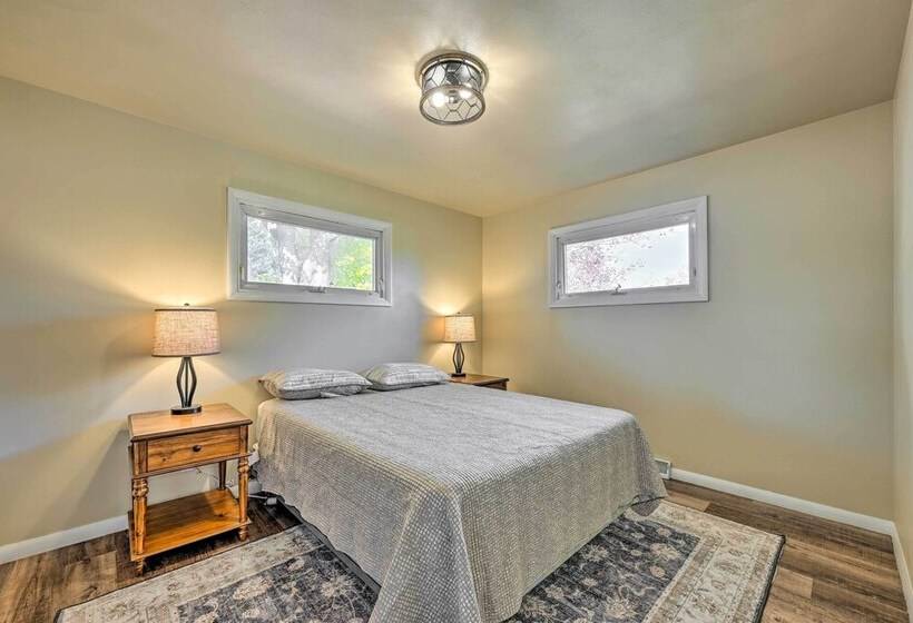 Updated Pet Friendly Home   9 Mi To Ski Area!