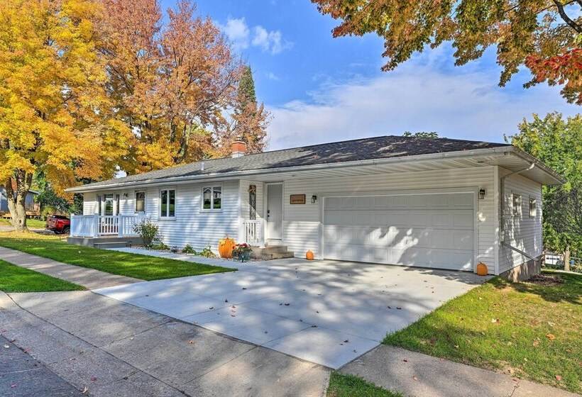 Updated Pet Friendly Home   9 Mi To Ski Area!