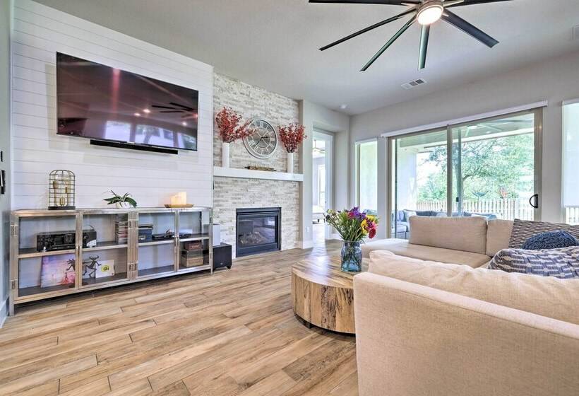 Upscale Austin Area Escape: Families Welcome!