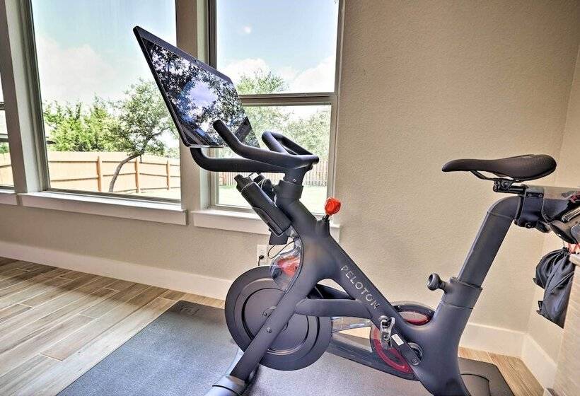 Upscale Austin Area Escape: Families Welcome!