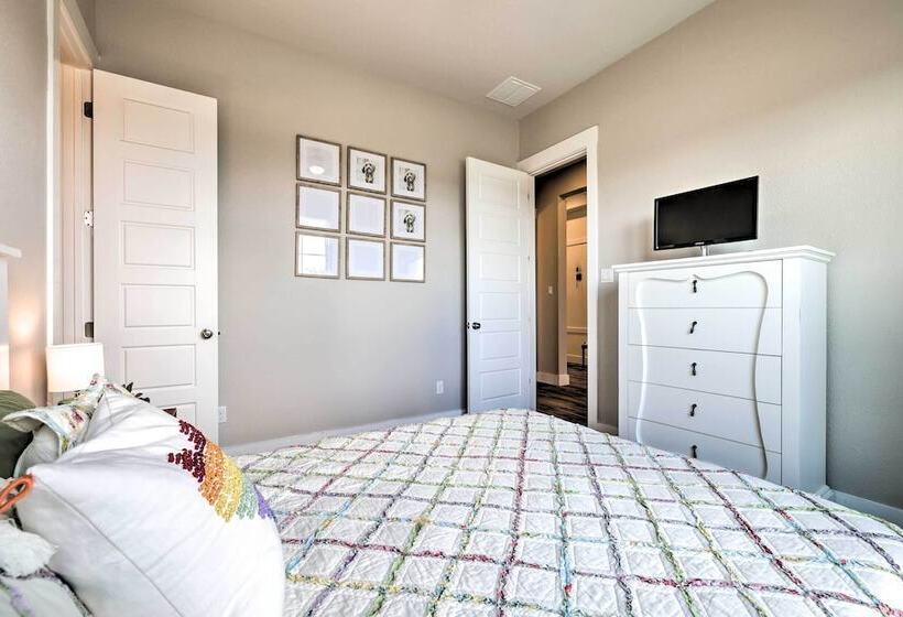 Upscale Austin Area Escape: Families Welcome!