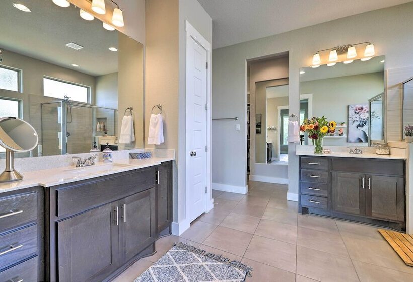 Upscale Austin Area Escape: Families Welcome!