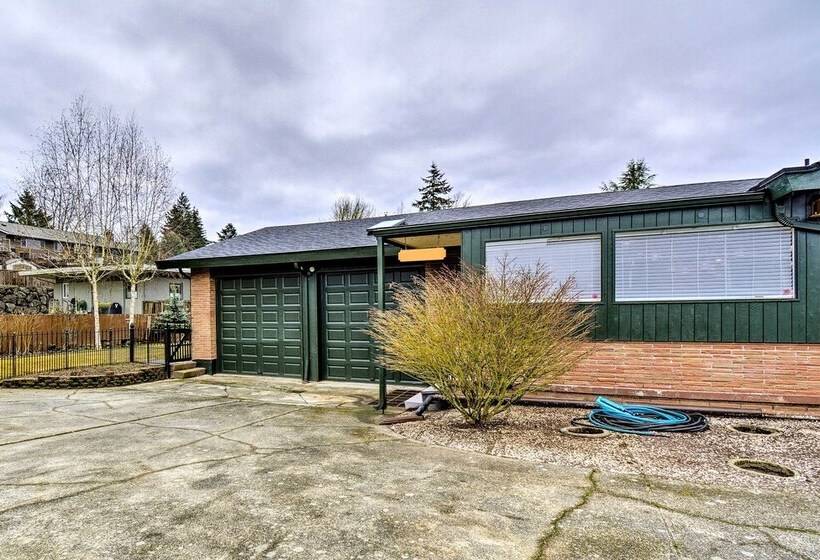 Walkable Downtown Poulsbo Vacation Rental!