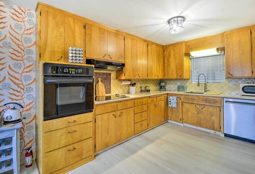 Walkable Downtown Poulsbo Vacation Rental!