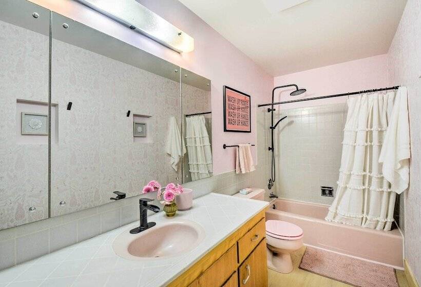 Walkable Downtown Poulsbo Vacation Rental!