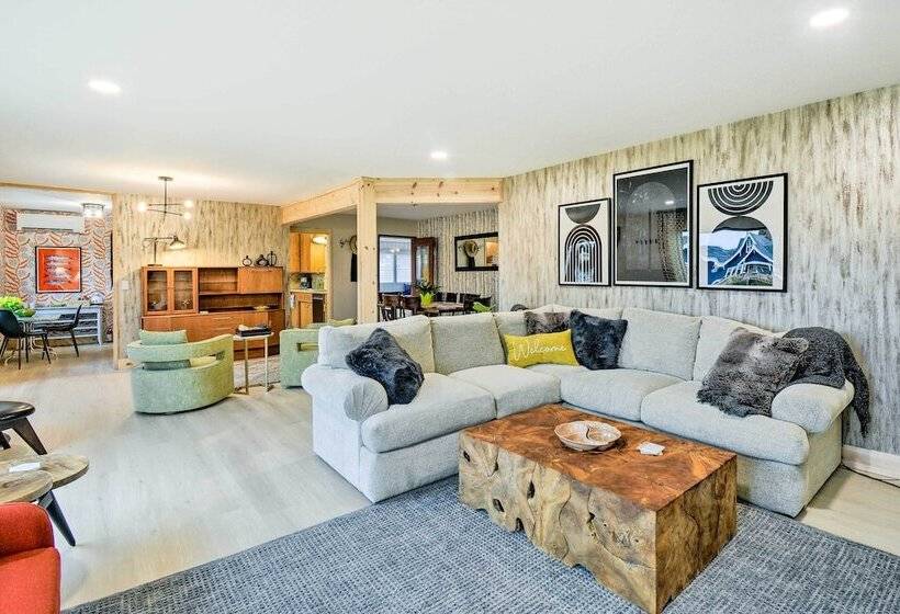 Walkable Downtown Poulsbo Vacation Rental!