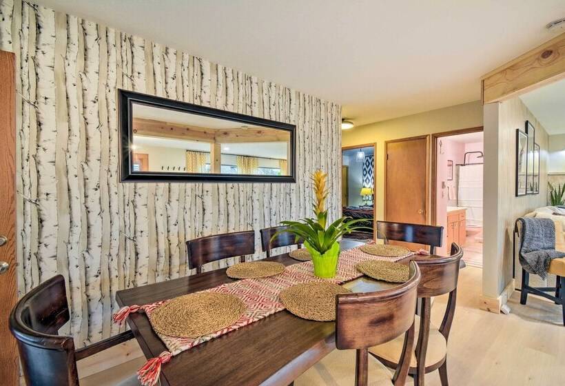 Walkable Downtown Poulsbo Vacation Rental!