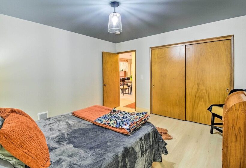 Walkable Downtown Poulsbo Vacation Rental!