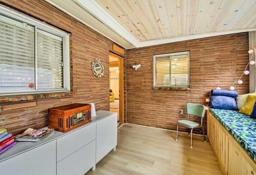 Walkable Downtown Poulsbo Vacation Rental!