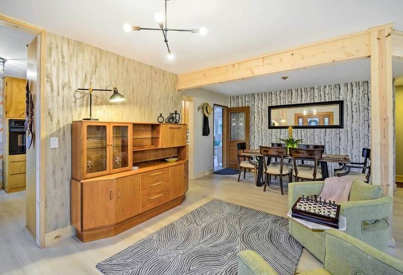 Walkable Downtown Poulsbo Vacation Rental!