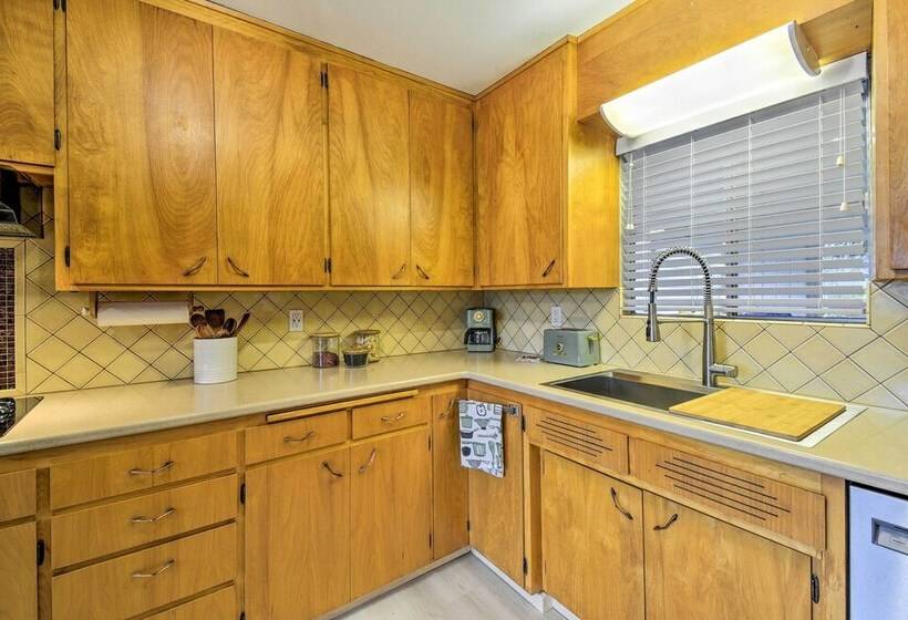 Walkable Downtown Poulsbo Vacation Rental!