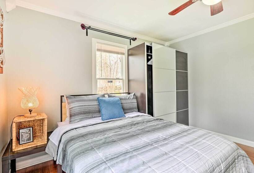 Warm & Welcoming Home W/ Yard Near Ut Campus!