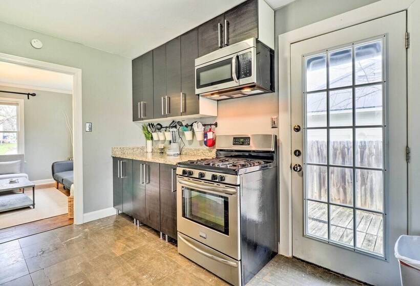 Warm & Welcoming Home W/ Yard Near Ut Campus!