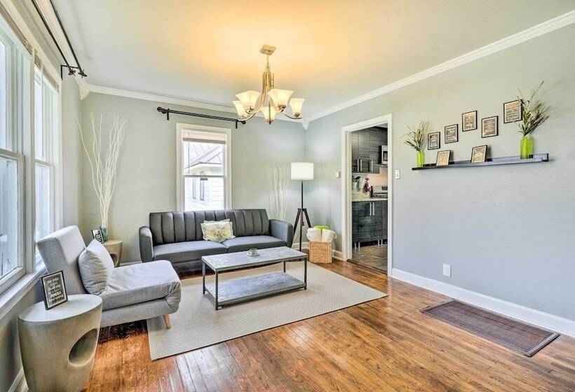 Warm & Welcoming Home W/ Yard Near Ut Campus!