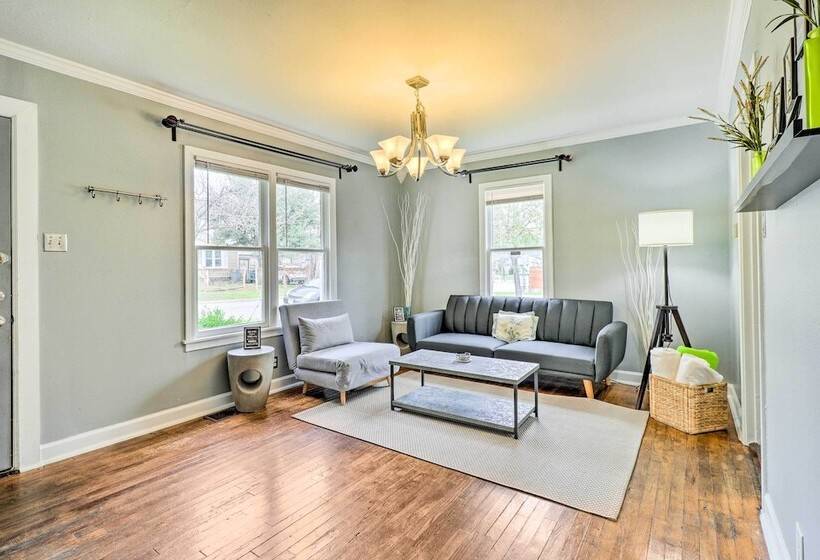 Warm & Welcoming Home W/ Yard Near Ut Campus!