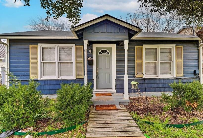 Warm & Welcoming Home W/ Yard Near Ut Campus!