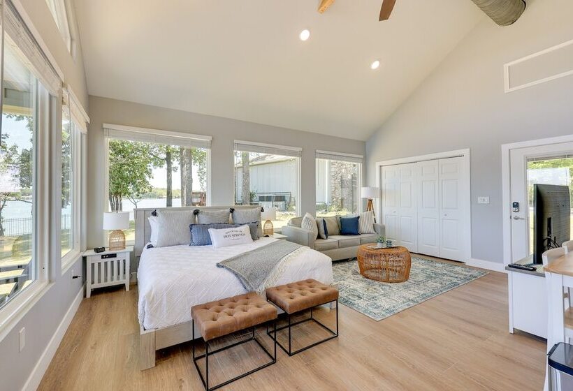 Waterfront Arkansas Vacation Home On Lake Hamilton