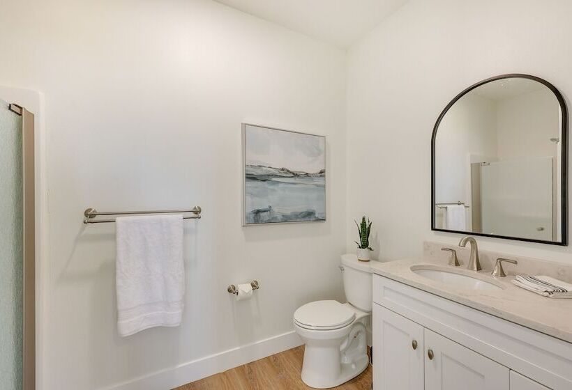 Waterfront Arkansas Vacation Home On Lake Hamilton