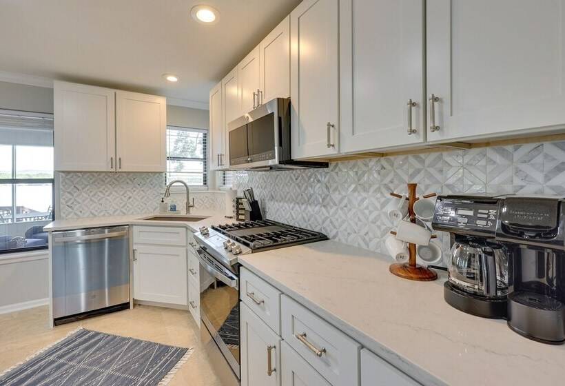 Waterfront Arkansas Vacation Home On Lake Hamilton