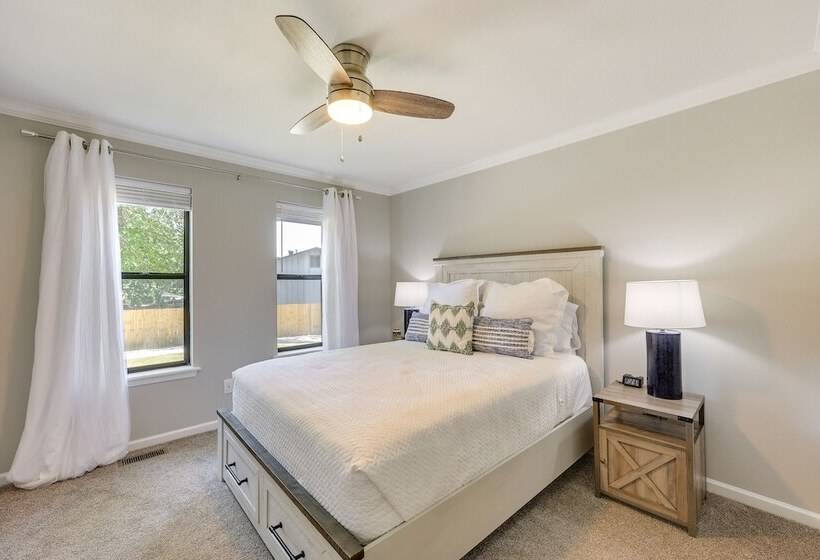 Waterfront Arkansas Vacation Home On Lake Hamilton