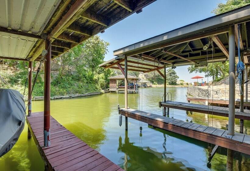 Waterfront Granbury Home W/ 3 Decks & Lake Access!