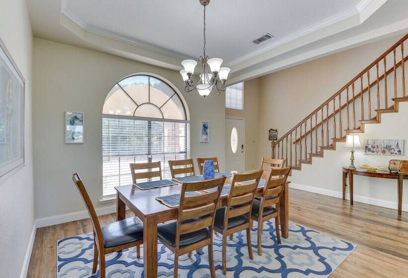 Waterfront Granbury Home W/ 3 Decks & Lake Access!