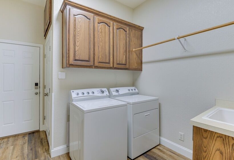 Waterfront Granbury Home W/ 3 Decks & Lake Access!