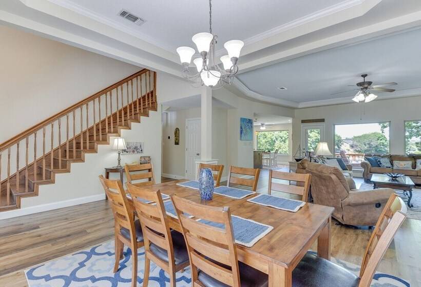 Waterfront Granbury Home W/ 3 Decks & Lake Access!