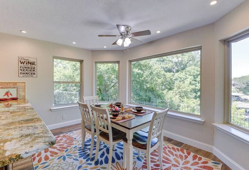 Waterfront Granbury Home W/ 3 Decks & Lake Access!