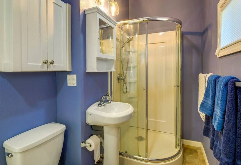 Waterfront Hood Canal Cottage: Steps To The Beach!