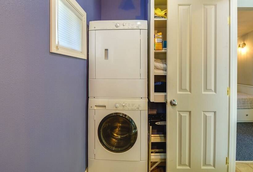 Waterfront Hood Canal Cottage: Steps To The Beach!