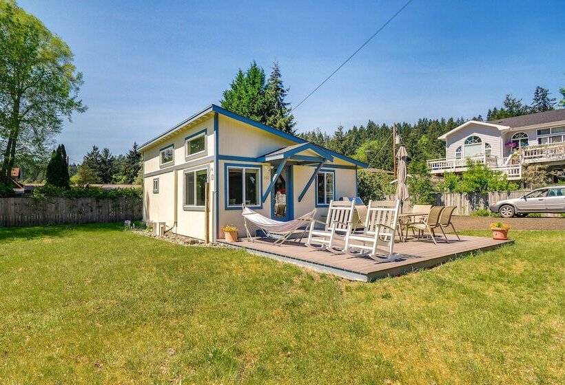 Waterfront Hood Canal Cottage: Steps To The Beach!
