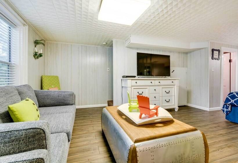 Waterfront Hot Springs Oasis 6 Mi To Downtown!