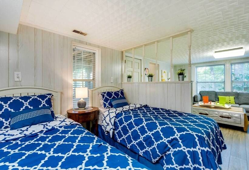 Waterfront Hot Springs Oasis 6 Mi To Downtown!