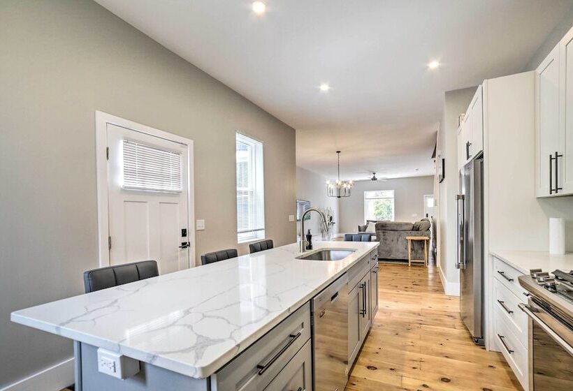 Well Appointed Pittsburgh Home: 1 Mi To Dtwn!