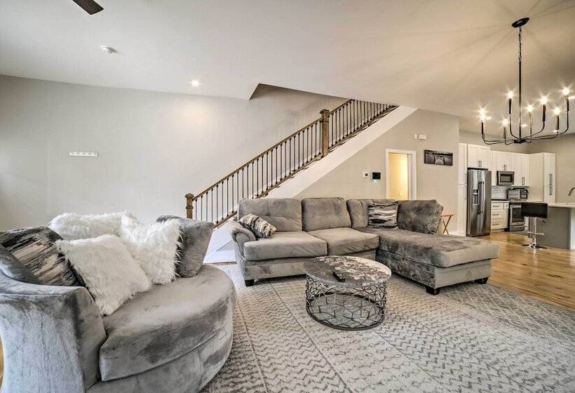 Well Appointed Pittsburgh Home: 1 Mi To Dtwn!